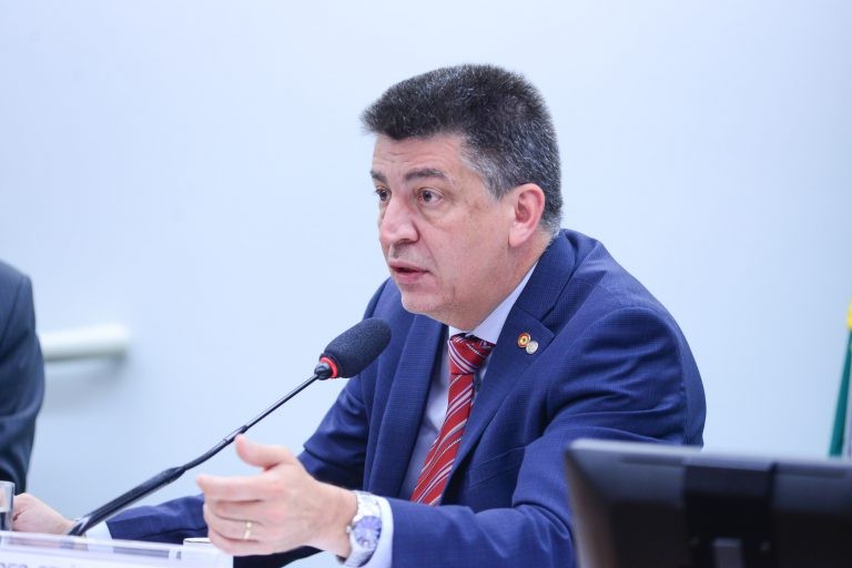 Comissão aprova carga horária a distância para alunos atletas