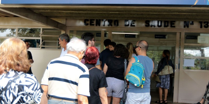 Com alta na procura, DF está perto de zerar vacina contra gripe