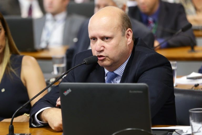 Comissão aprova equiparação da bolsa de residentes ao salário do programa Médicos pelo Brasil