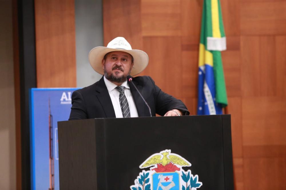 Gilberto Cattani apresenta novo projeto, e AL-MT aprova a proibição do passaporte da vacina