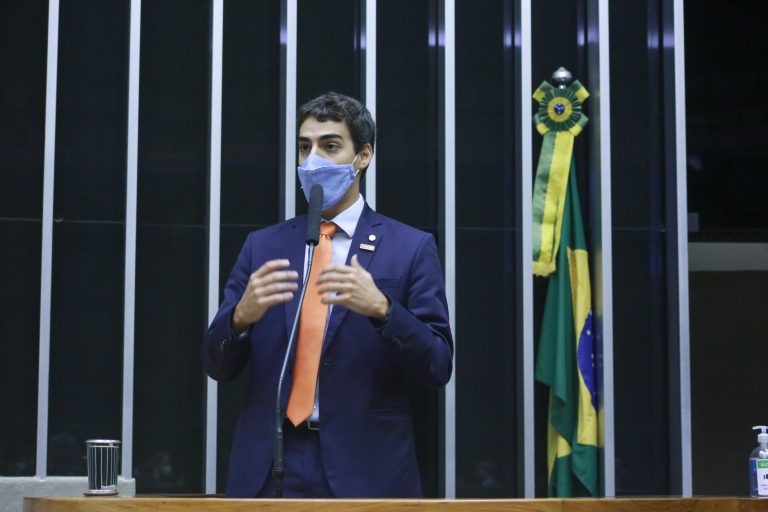 Comissão aprova projeto que garante ao profissional liberal exercer trabalho gratuito
