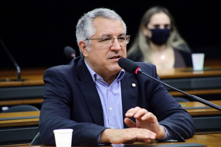 Comissão aprova direito a exames domiciliares para pacientes com dificuldade de locomoção