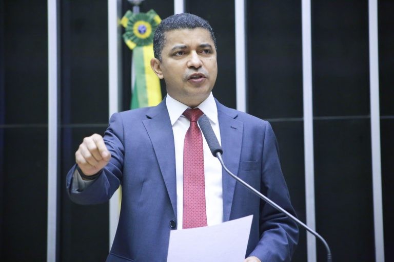 Comissão aprova projeto que proíbe telefônicas de cobrarem por serviço não solicitado pelo cliente