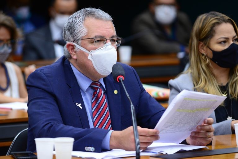 Comissão aprova proposta que permite inclusão de Síndrome de Tourette como deficiência