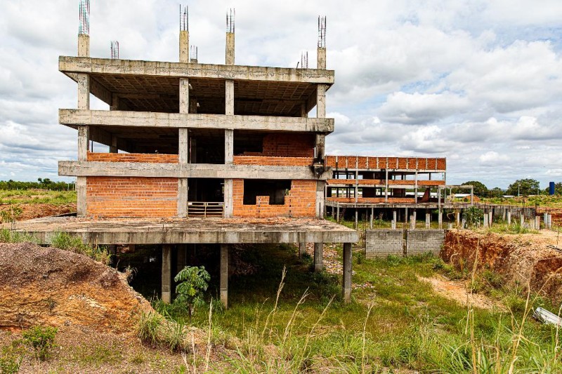 Obras do novo Hospital Julio Muller estão em fase de drenagem do terreno