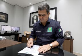 Prefeito Emanuel Pinheiro sanciona lei que responsabiliza autor de agressão aos animais a pagamento de despesas veterinárias