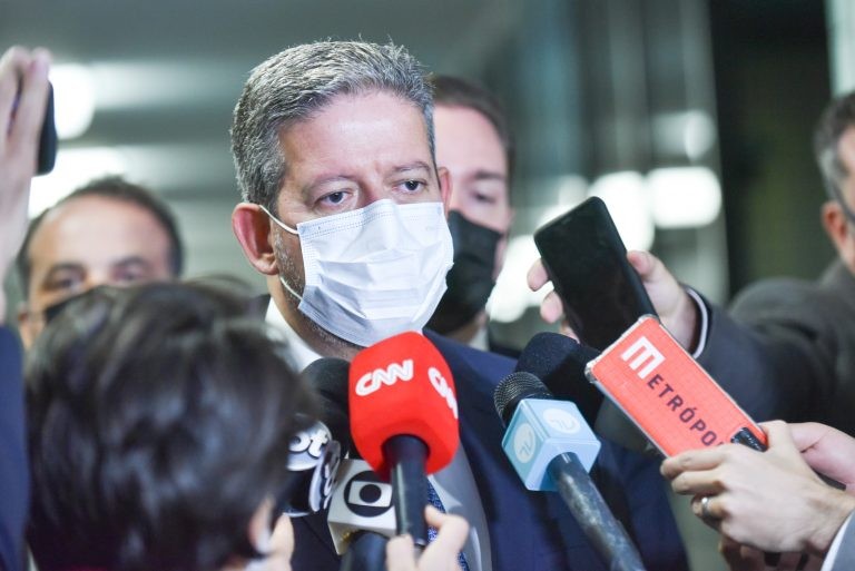 Lira diz que Câmara fez sua parte aprovando projeto que torna fixo ICMS de combustíveis