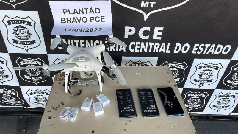 Policiais penais interceptam entrada de drone e celulares na Penitenciária Central