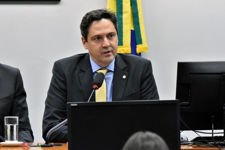 Projeto limita diferença de taxas cobradas pela CVM de agentes autônomos e grandes bancos