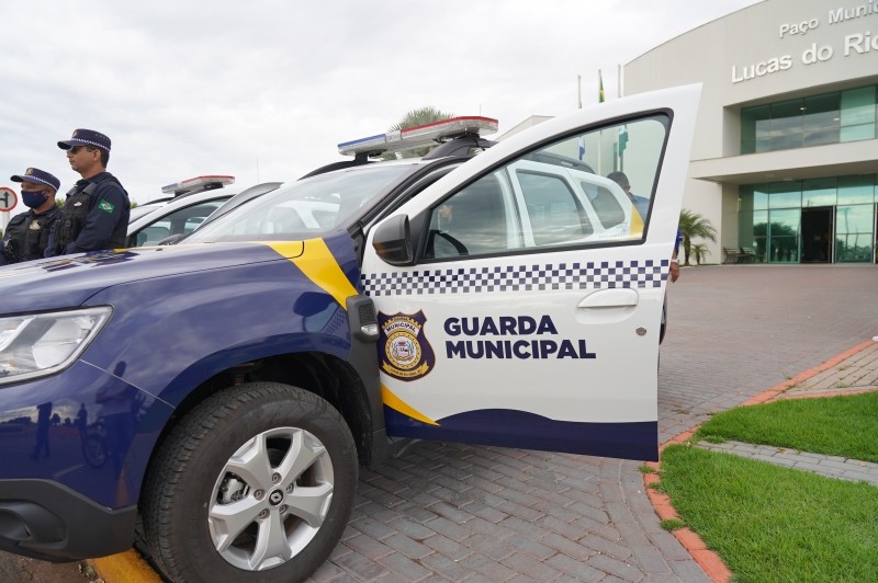 Novas viaturas para a Guarda e caminhão de sinalização são entregues pela Prefeitura