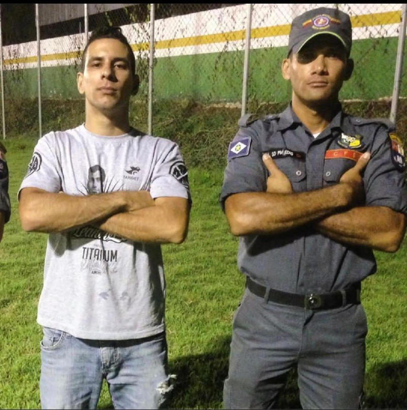 Jovem salvo de afogamento decide adotar a mesma profissão de PM que o resgatou