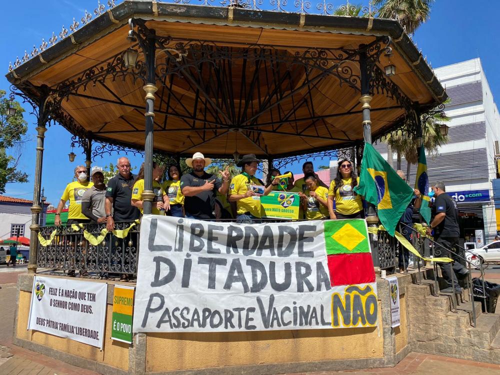 Deputado Cattani participa de manifestação popular contra exigência de passaporte da vacina