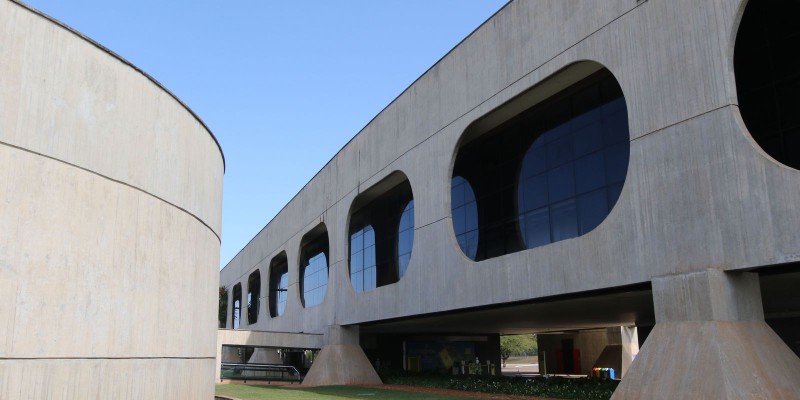 Espelho Labirinto exibe obras de 86 artistas brasileiros em Brasília
