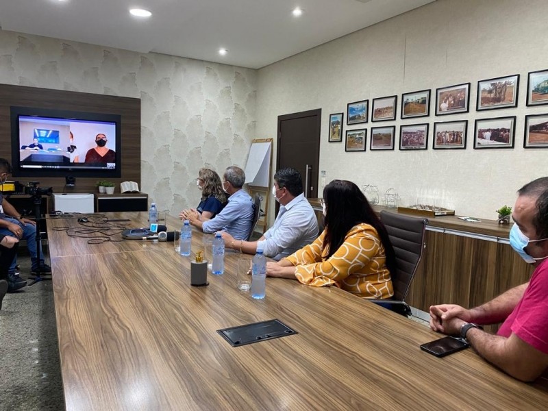 Prefeitura de Lucas do Rio Verde assina com Estado ordem de serviço para obra em escola