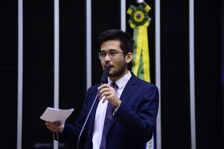 Projeto permite o uso de óculos biópticos no processo de habilitação para dirigir