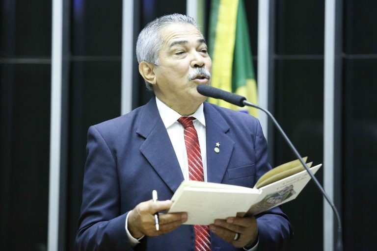 Projeto suspende revisão das anistias políticas determinada pelo governo