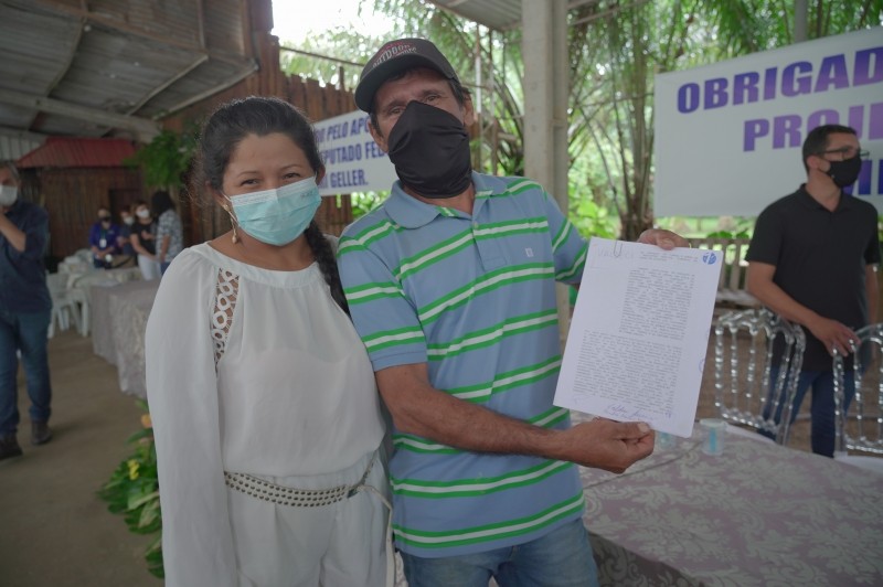 Agricultores da Comunidade Fazenda Fenix II recebem título de posse