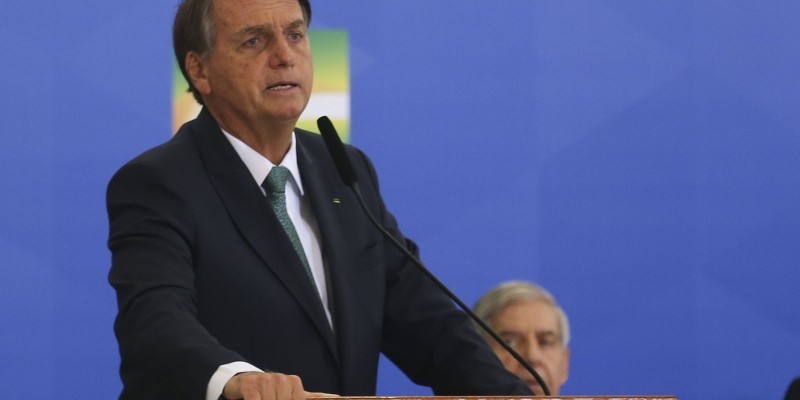 Presidente anula decretos que revogavam luto oficial