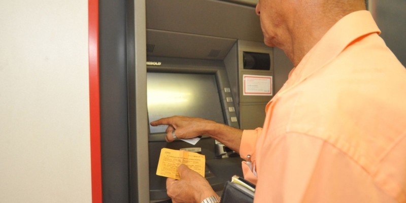 Agência Brasil explica como é feita a cobrança de tarifas bancárias