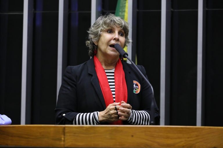 Projeto proíbe empresas de alterar enquadramento sindical de empregados para vencer licitação