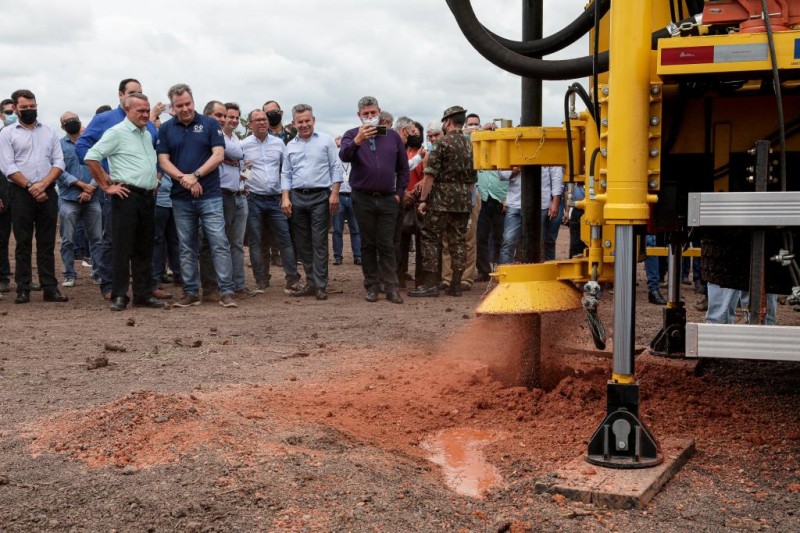 Governo entrega máquina para perfurar centenas de poços em Mato Grosso