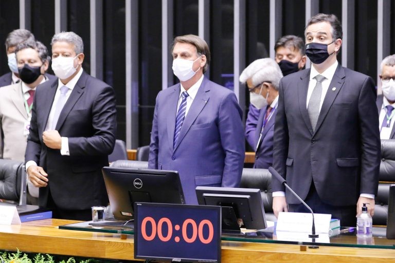 Bolsonaro cita garantias ao crédito, portabilidade nas contas de luz e reforma tributária como prioridades