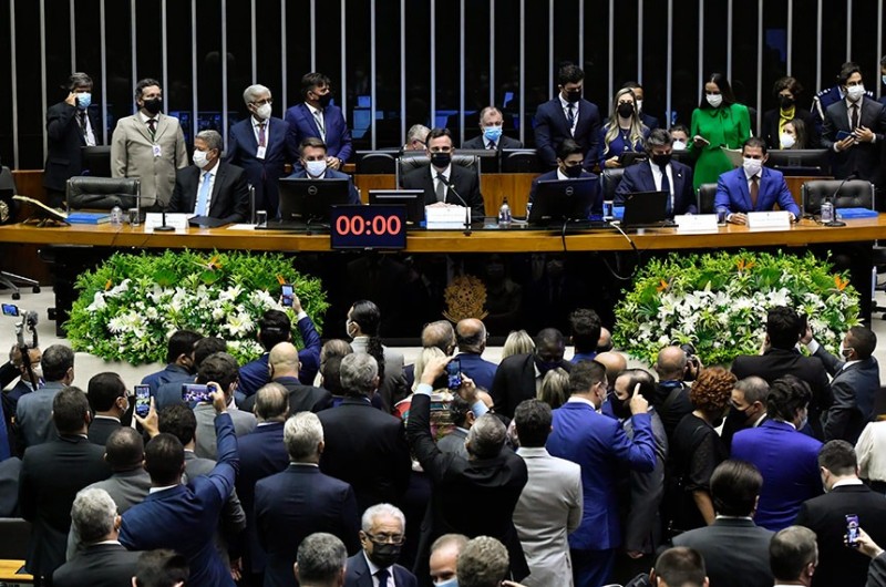 Abertura de trabalhos legislativos é marcada por promessa de ano 'politicamente complexo'