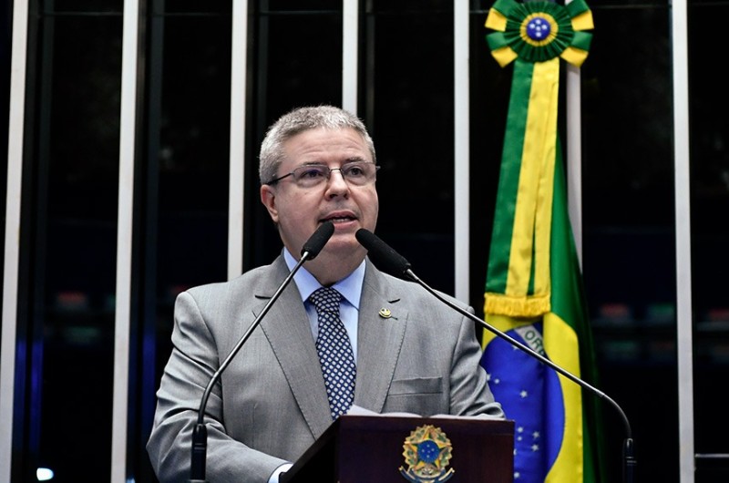 Na despedida, Anastasia diz que apreendeu no Senado o que significa democracia