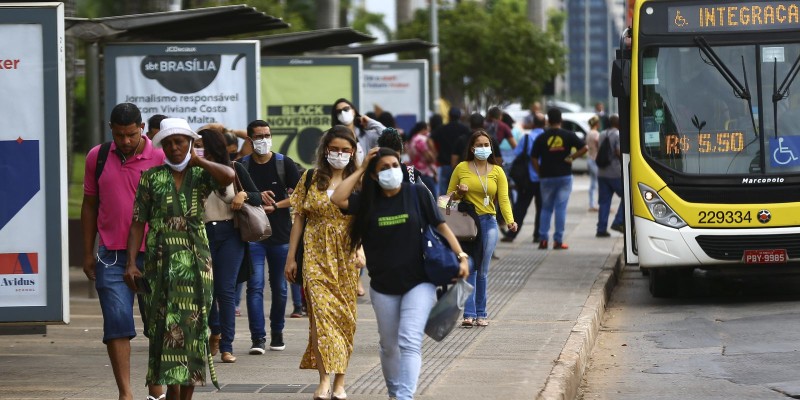 Brasil tem 172 mil novos casos e 893 mortes por covid-19, em 24 horas