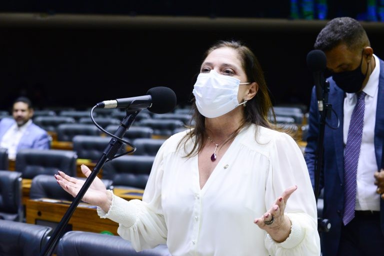Câmara aprova projeto que incentiva doação de empresa a pesquisas sobre Covid-19