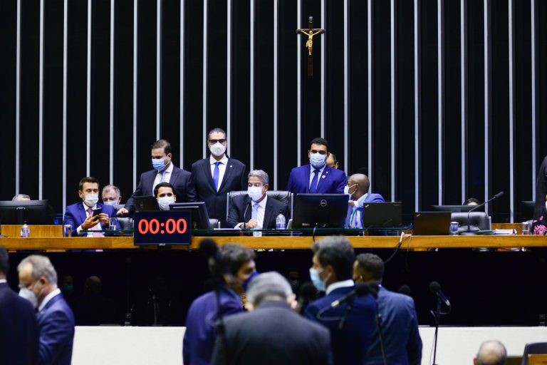Câmara ratifica acordo multilateral de aviação civil de 1944; acompanhe