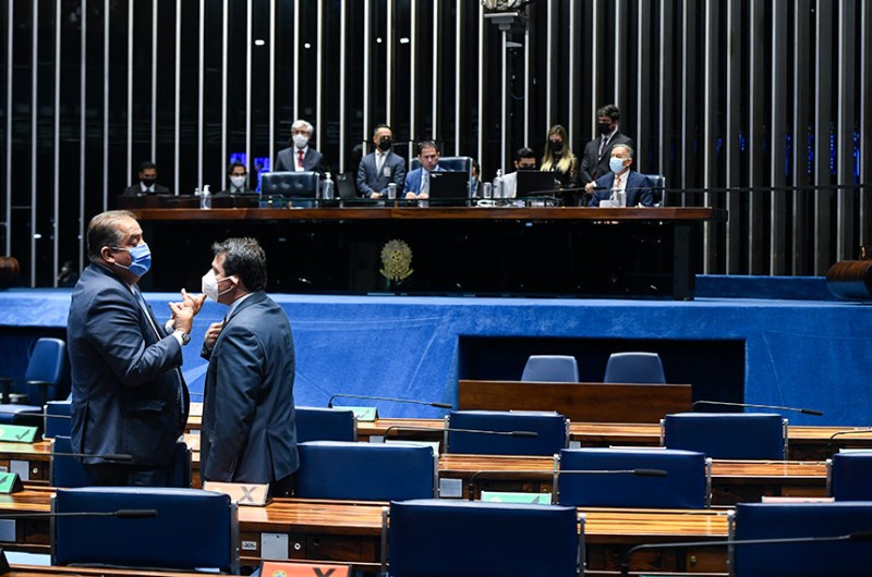 Lideranças preveem reunião do Congresso na terça-feira para análise de vetos