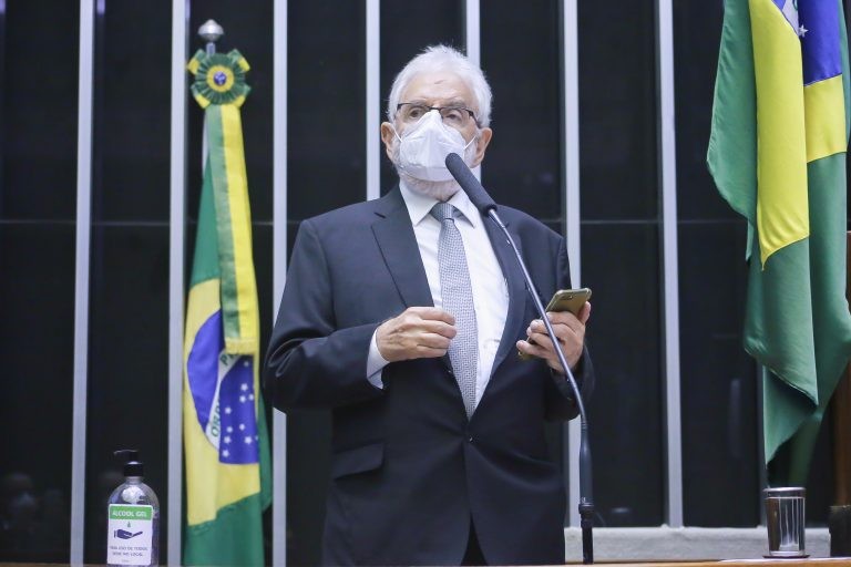 Projeto proíbe agente público de manter conta em paraíso fiscal