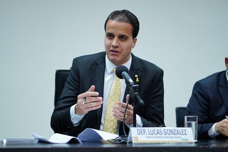 Projeto permite que aluno de alto desempenho entre na universidade antes de concluir o ensino médio