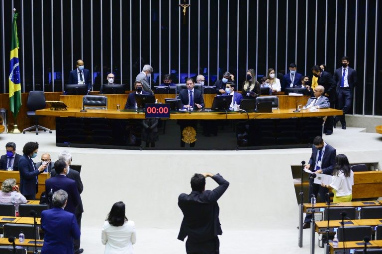 Congresso mantém veto a projeto que obrigava planos de saúde a cobrir tratamento domiciliar de uso oral contra o câncer; acompanhe