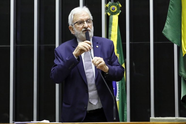 Projeto garante recompra de passagem com valor do reembolso de voo cancelado