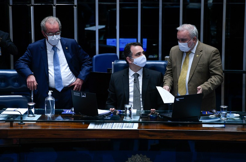 Relator estima redução R$ 0,50 na gasolina e R$ 10 no gás