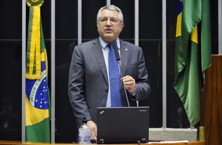 Gestores públicos temem impacto financeiro do novo piso salarial da enfermagem