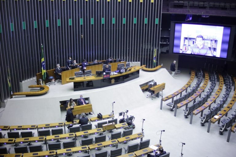 Câmara aprova texto-base de MP que prevê subsídio para policial comprar casa própria