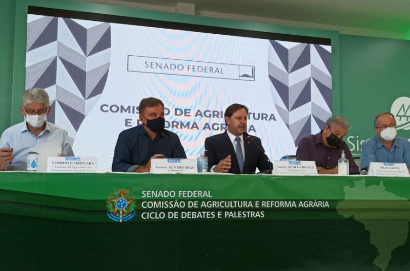 No Paraná, senadores defendem novas tecnologias e incentivos para agricultores