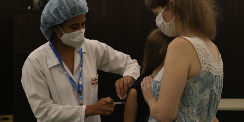 Rio de Janeiro fará busca ativa para vacinar crianças contra covid-19