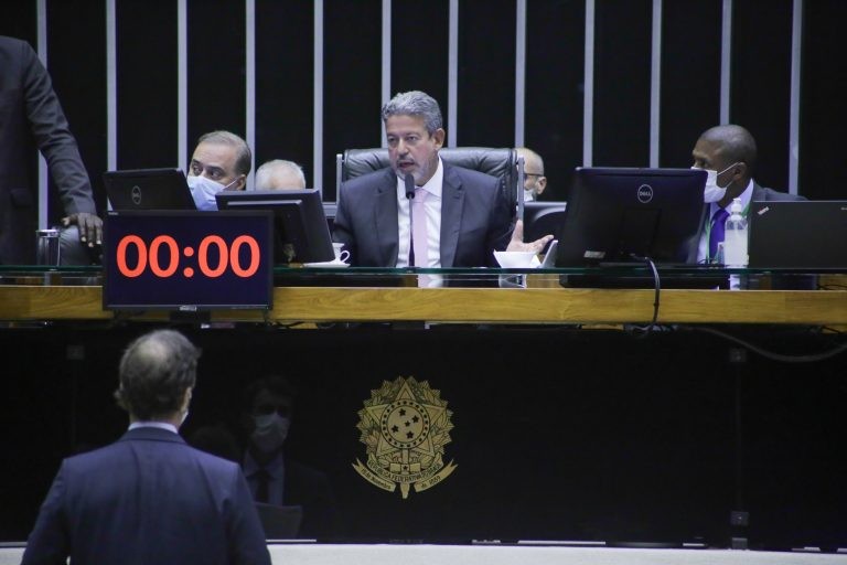 Após aumento de arrecadação, Lira defende redução do ICMS sobre combustíveis para combater inflação