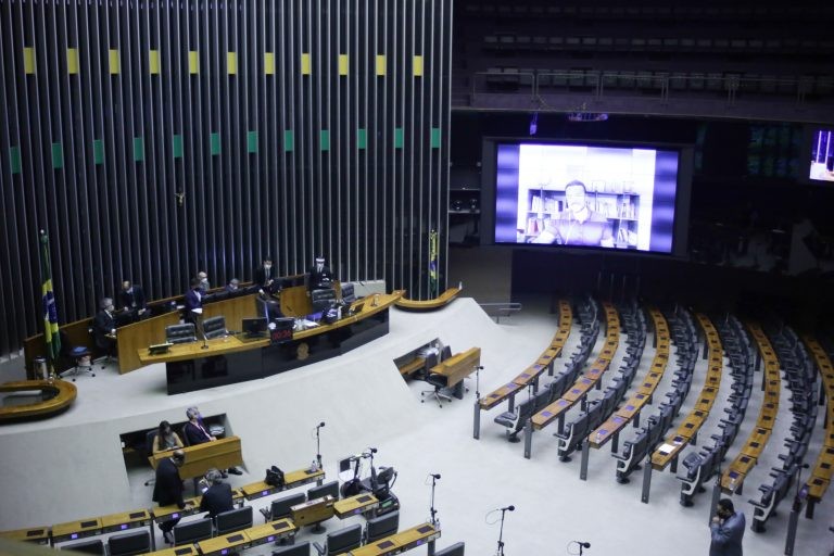 Plenário aprova emendas do Senado à MP dos planos de saúde