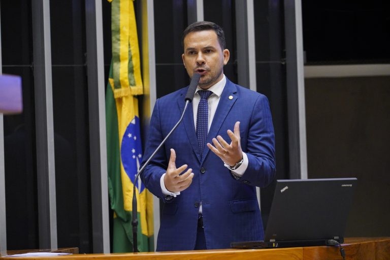 Projeto reduz contribuição previdenciária de militares que foram para inatividade até 2019
