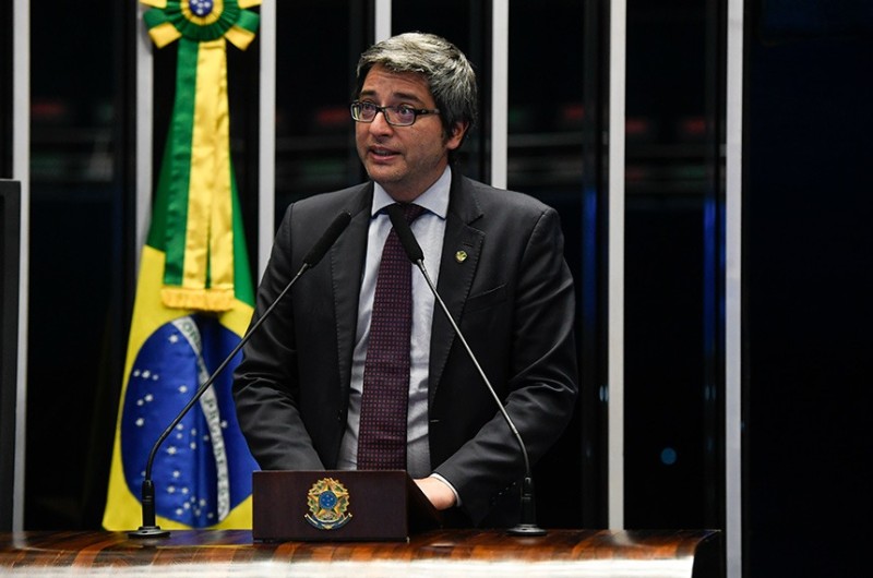 Carlos Portinho alerta que problemas na economia não podem ser resolvidos na 'canetada'
