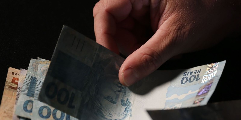 Atividade econômica cresce 4,5% em 2021, diz BC