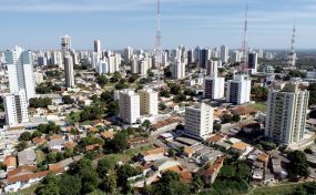 Emanuel Pinheiro edita decreto e limita capacidade de público em ginásios e estádios a 80%