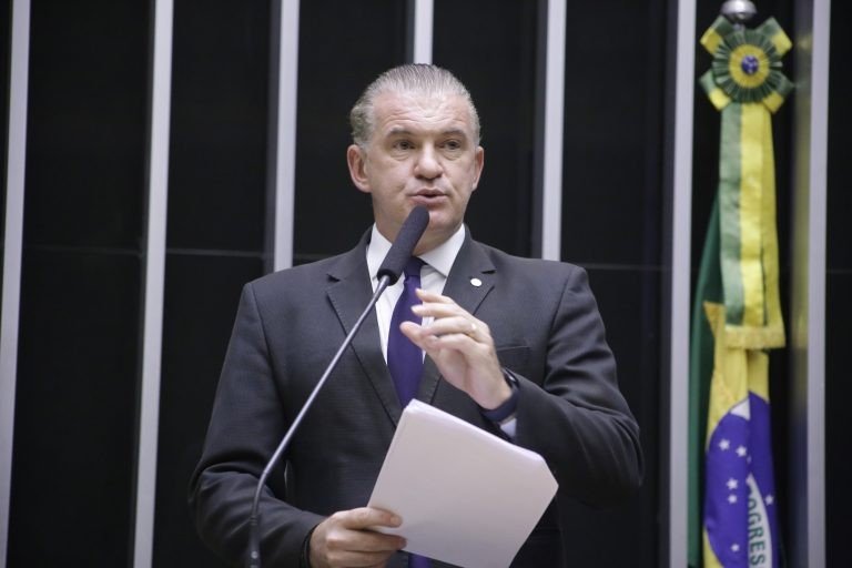 Câmara aprova projeto que regulamenta atividades dos profissionais de educação física; acompanhe