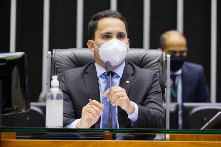 Projeto inclui capacitação de servidores públicos como diretriz da Lei Maria da Penha