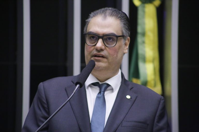Deputados defendem advocacia em proposta que limita a busca e apreensão nos escritórios